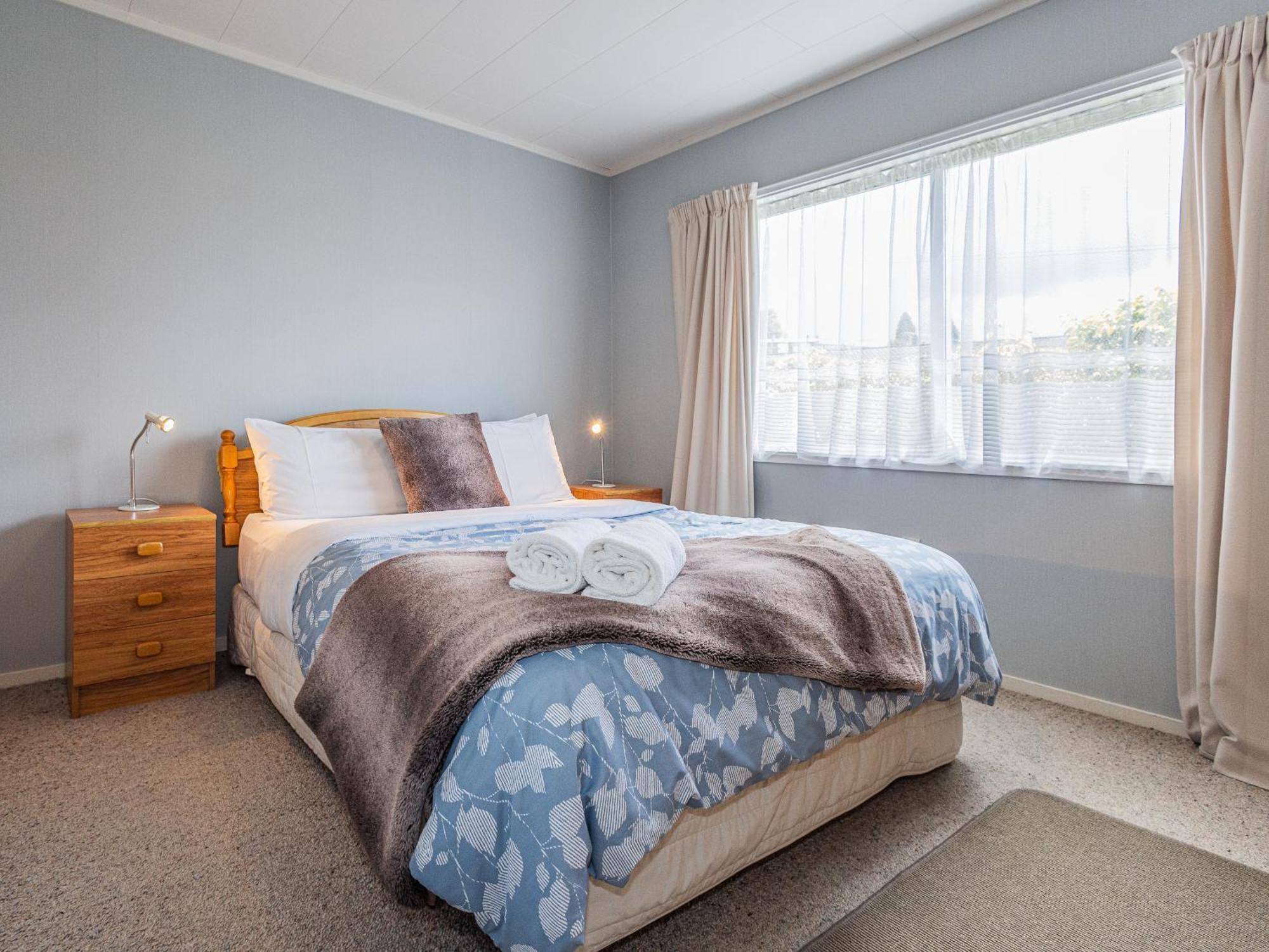 Central Riverside Retreat - Taupo Holiday Home מראה חיצוני תמונה