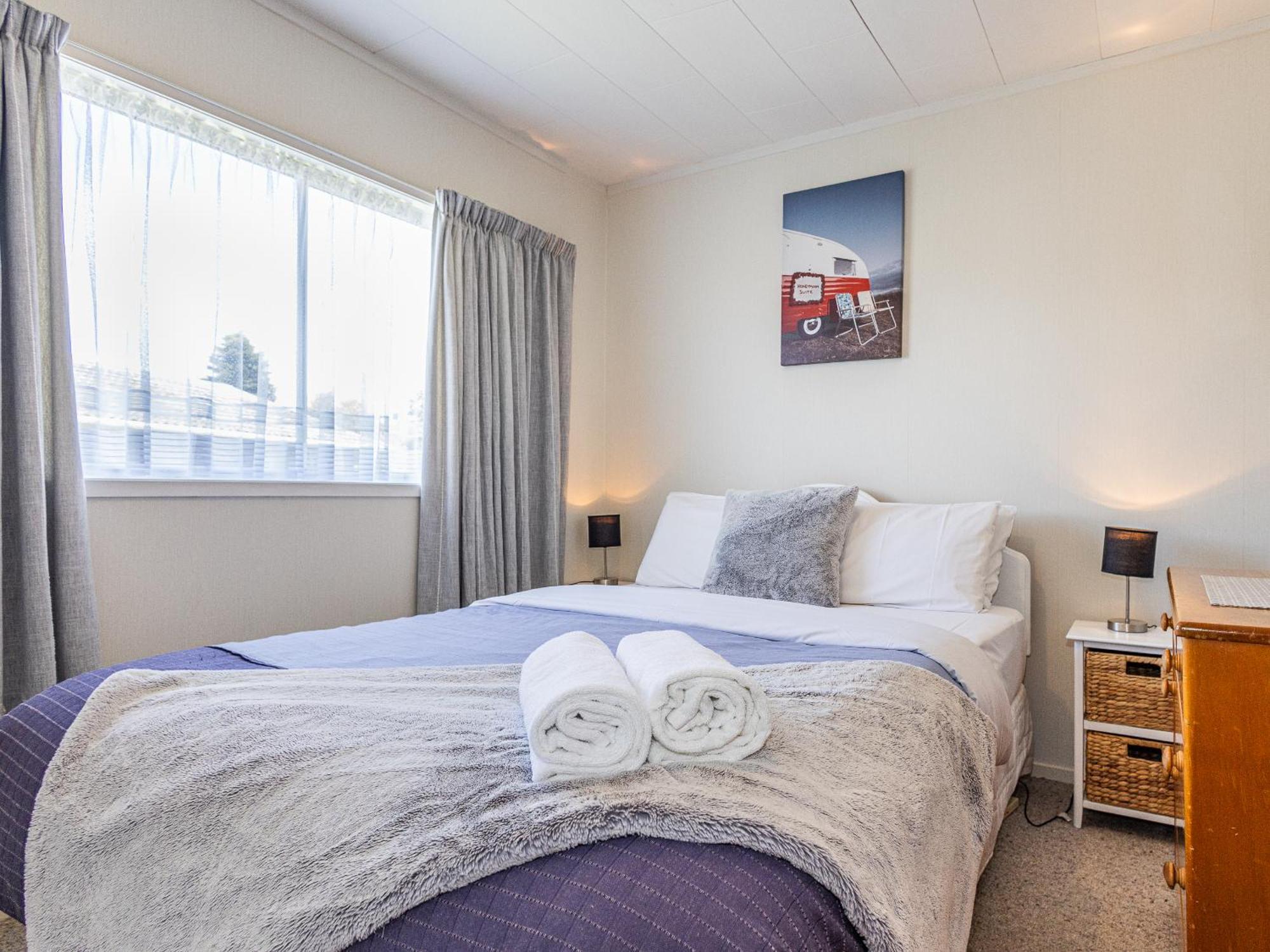 Central Riverside Retreat - Taupo Holiday Home מראה חיצוני תמונה