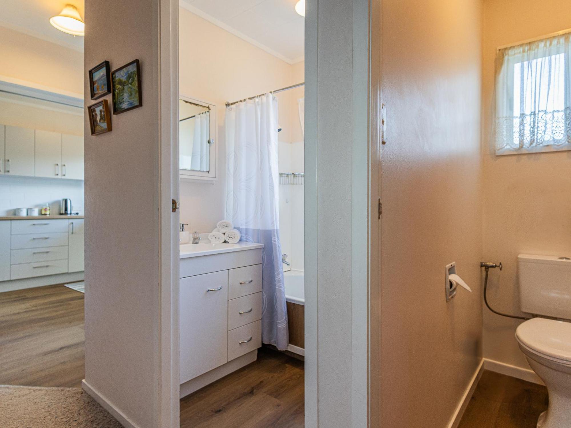 Central Riverside Retreat - Taupo Holiday Home מראה חיצוני תמונה