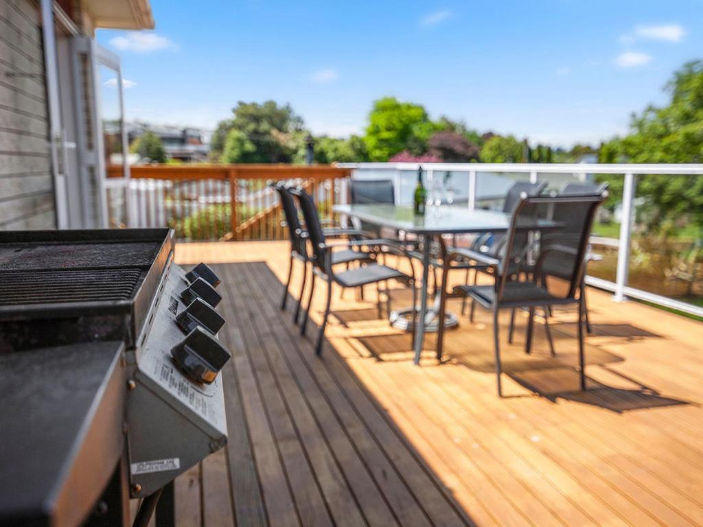 Central Riverside Retreat - Taupo Holiday Home מראה חיצוני תמונה