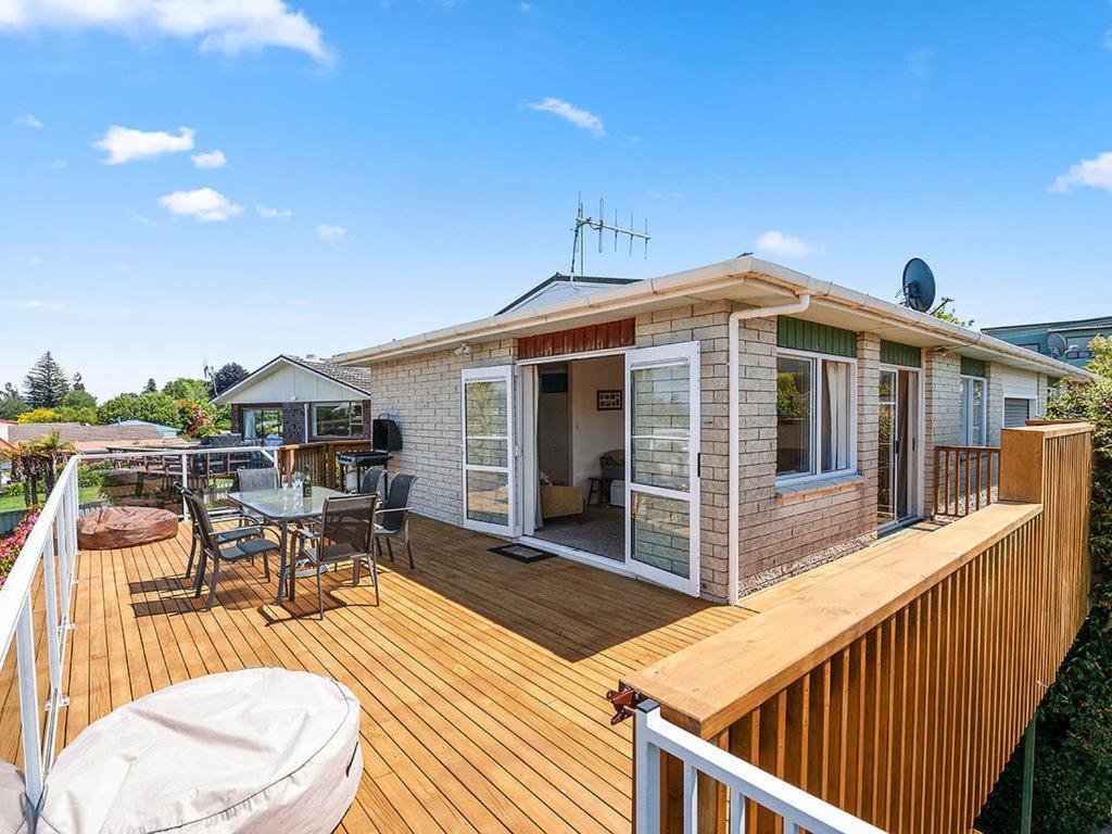 Central Riverside Retreat - Taupo Holiday Home מראה חיצוני תמונה