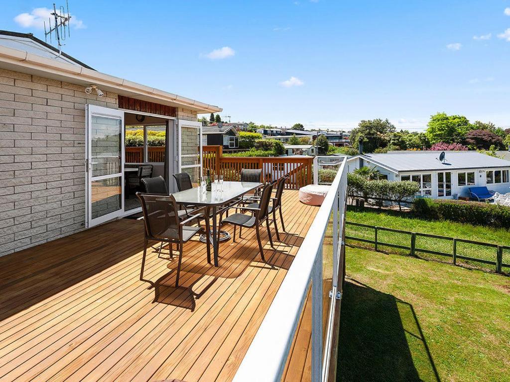 Central Riverside Retreat - Taupo Holiday Home מראה חיצוני תמונה