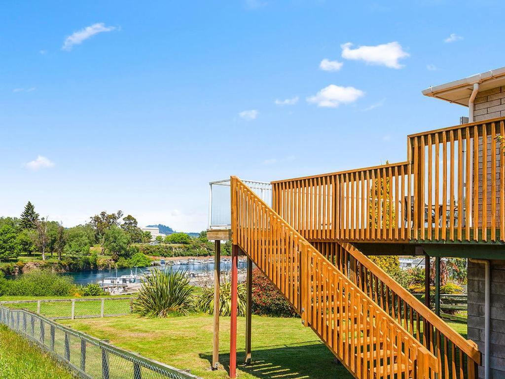 Central Riverside Retreat - Taupo Holiday Home מראה חיצוני תמונה